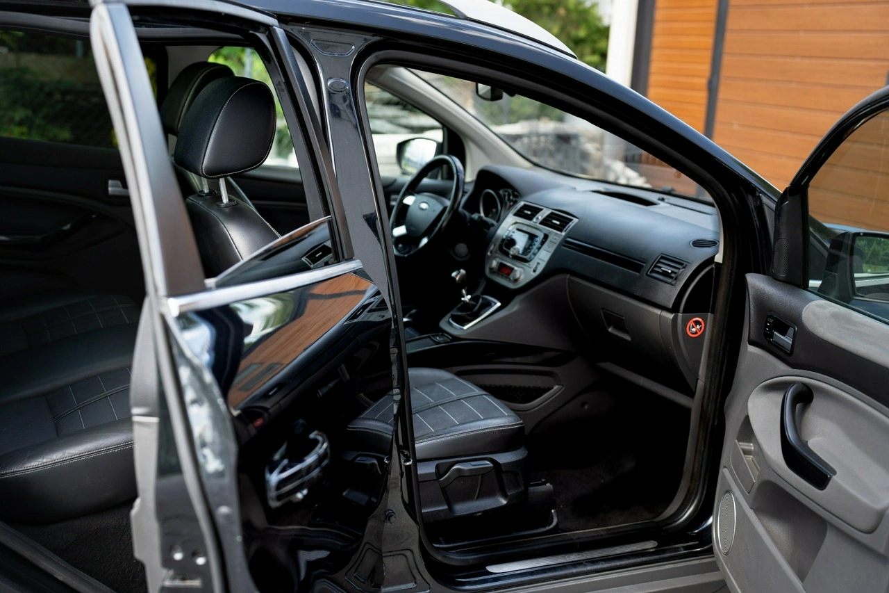 Ford Kuga - Zdjęcie 30