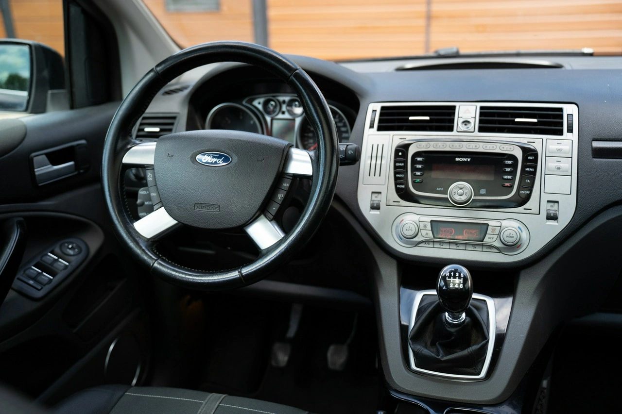 Ford Kuga - Zdjęcie 37