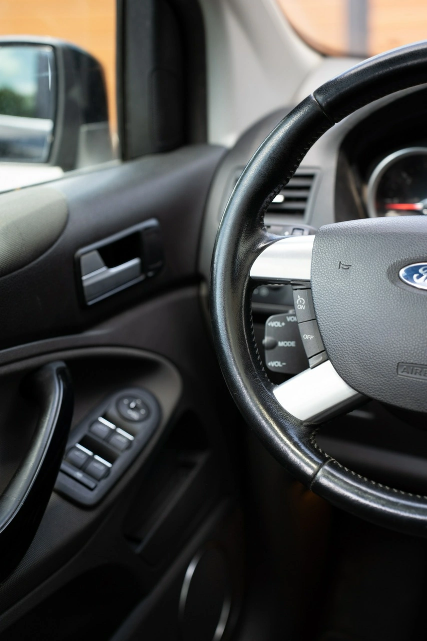 Ford Kuga - Zdjęcie 38