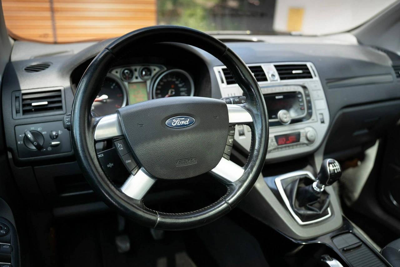 Ford Kuga - Zdjęcie 41
