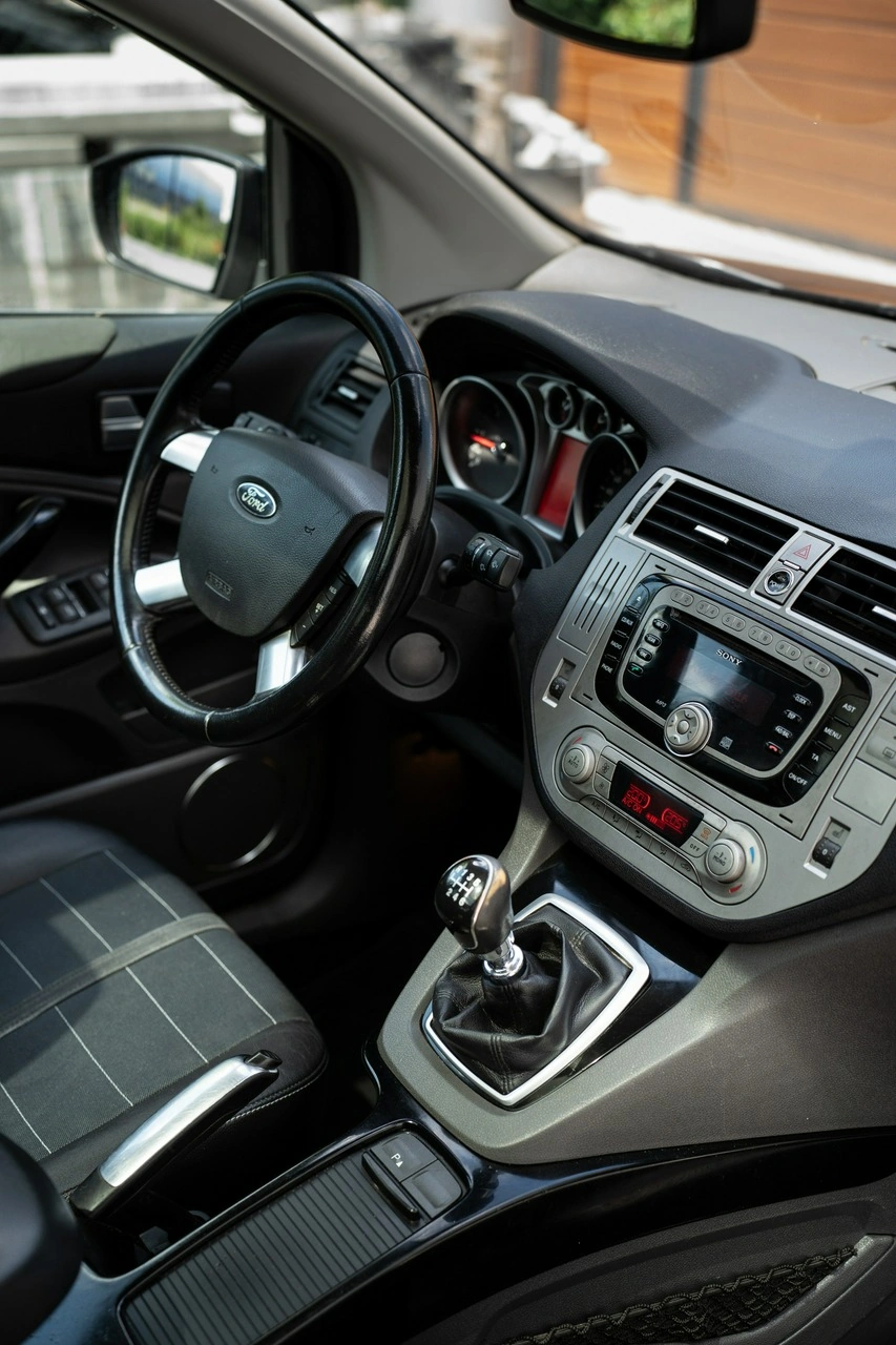 Ford Kuga - Zdjęcie 42