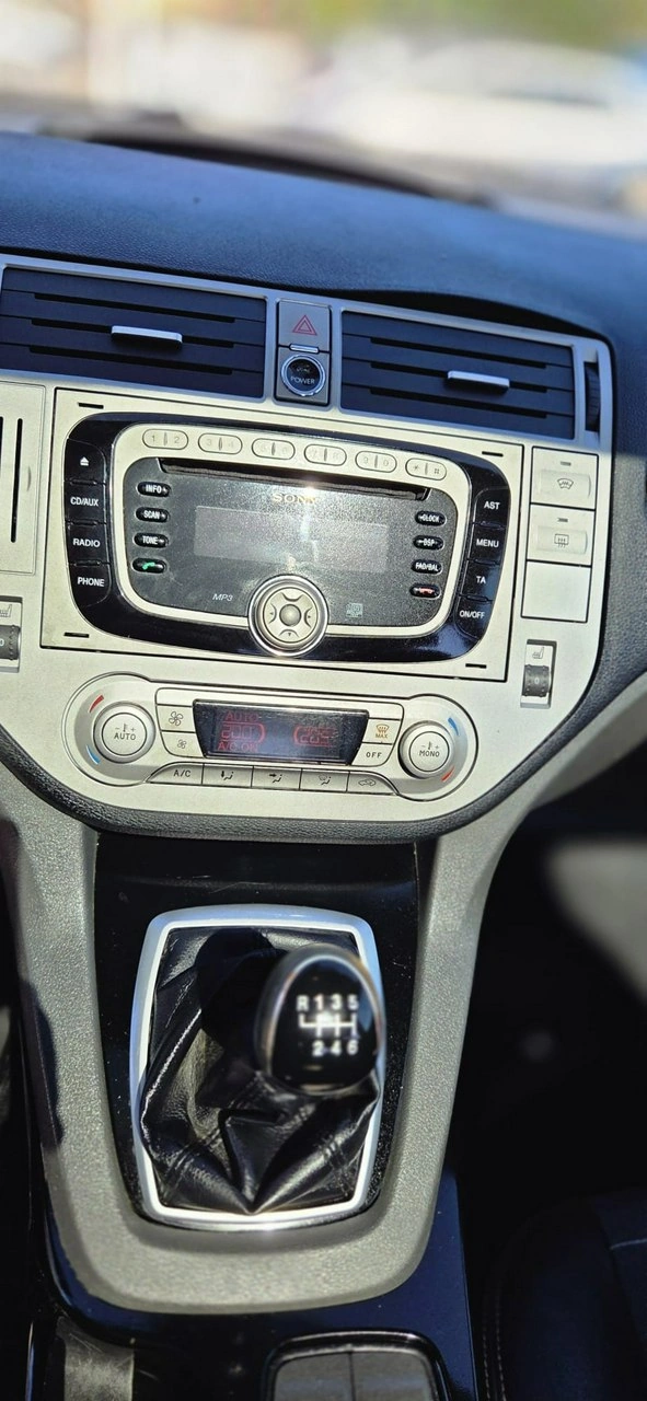 Ford Kuga - Zdjęcie 13