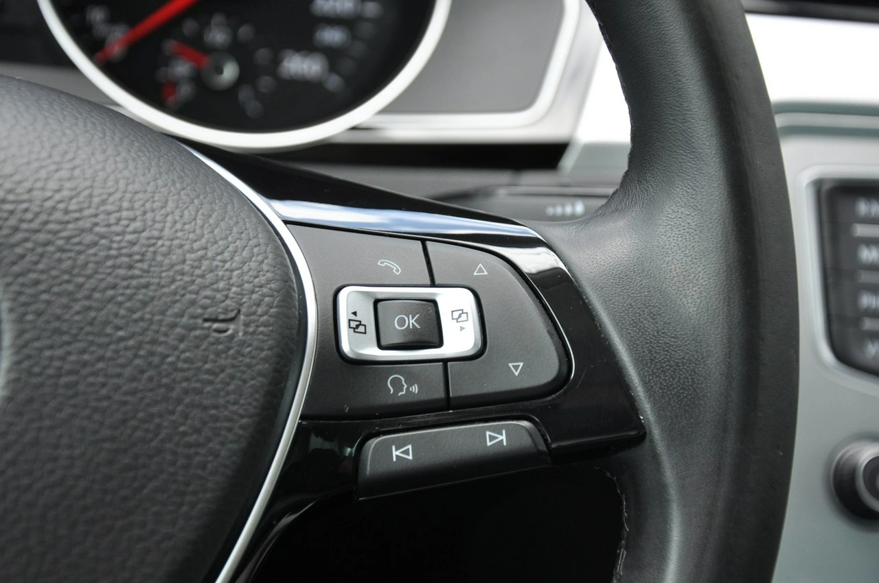 Volkswagen Passat - Zdjęcie 14