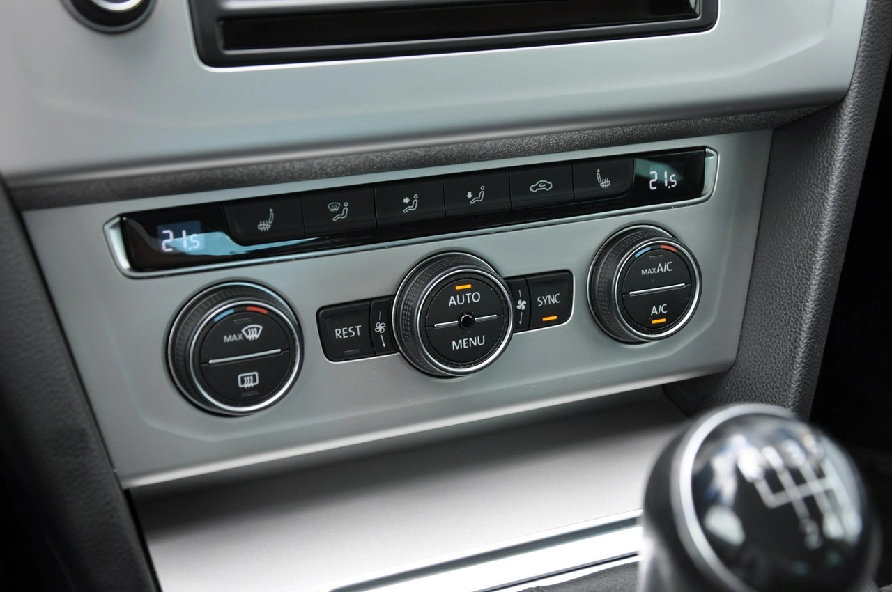 Volkswagen Passat - Zdjęcie 17