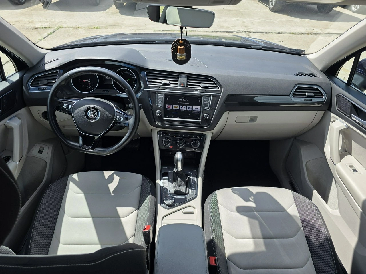 Volkswagen Tiguan - Zdjęcie 14