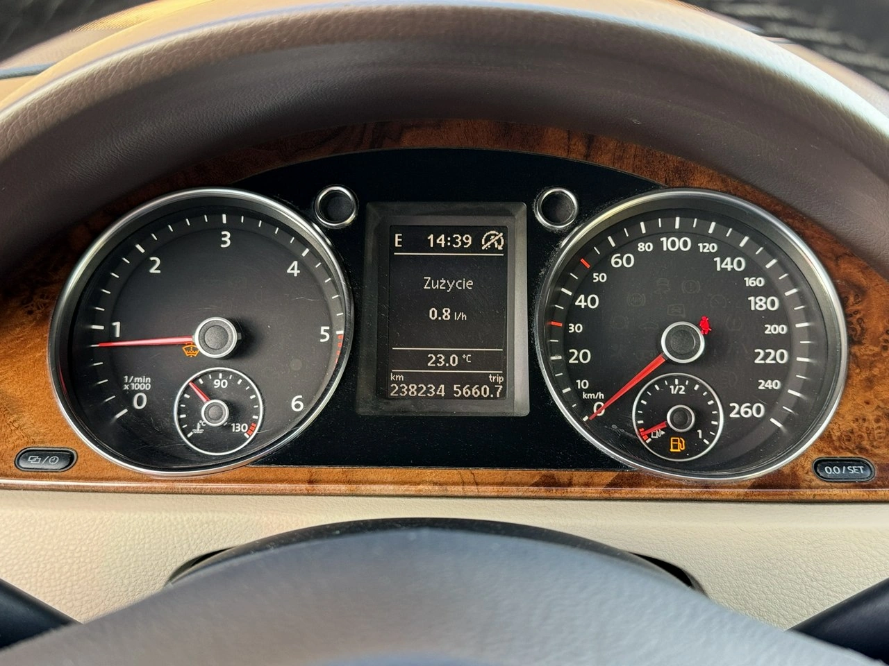 Volkswagen Passat - Zdjęcie 25