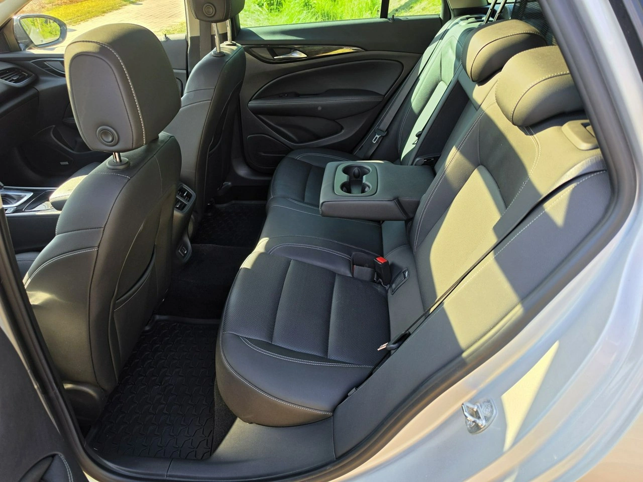 Opel Insignia Sports Tourer - Zdjęcie 14