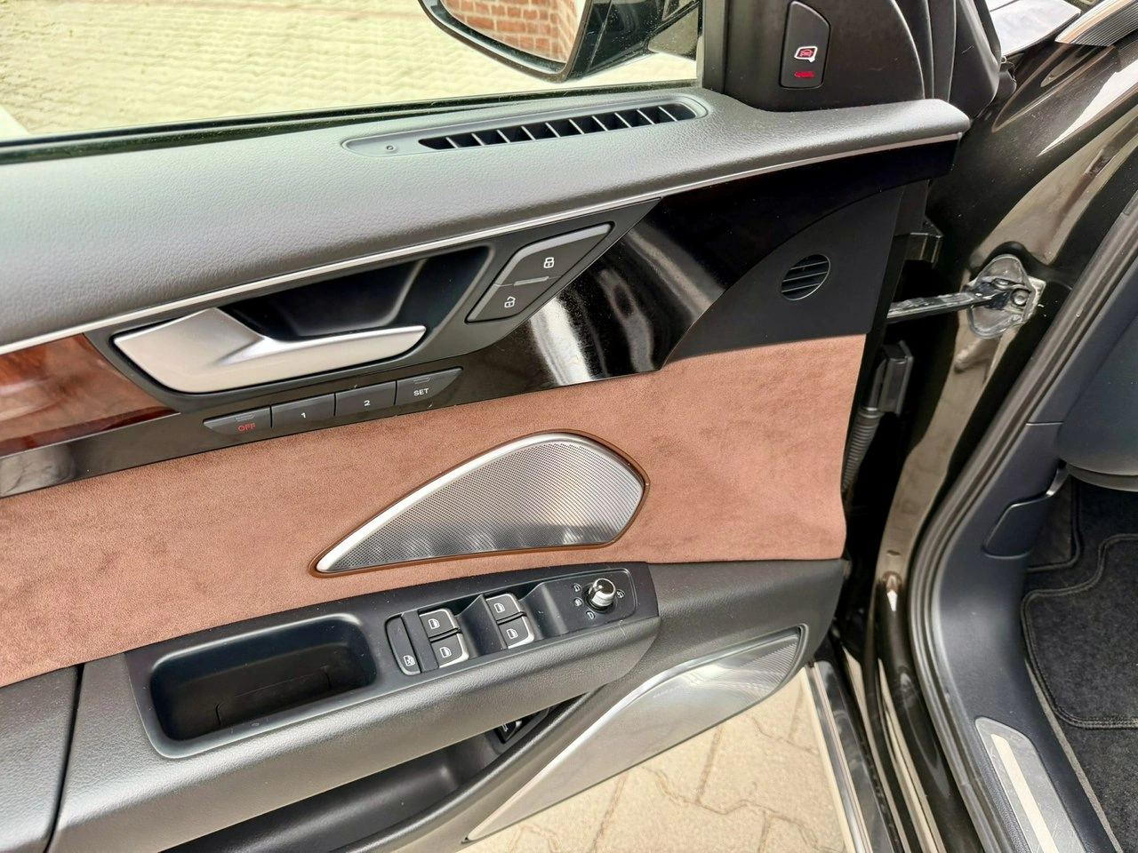 Audi A8 - Zdjęcie 14
