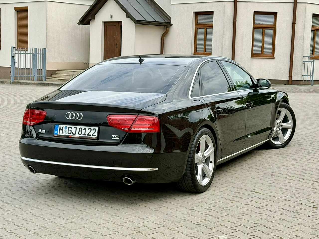 Audi A8 - Zdjęcie 2