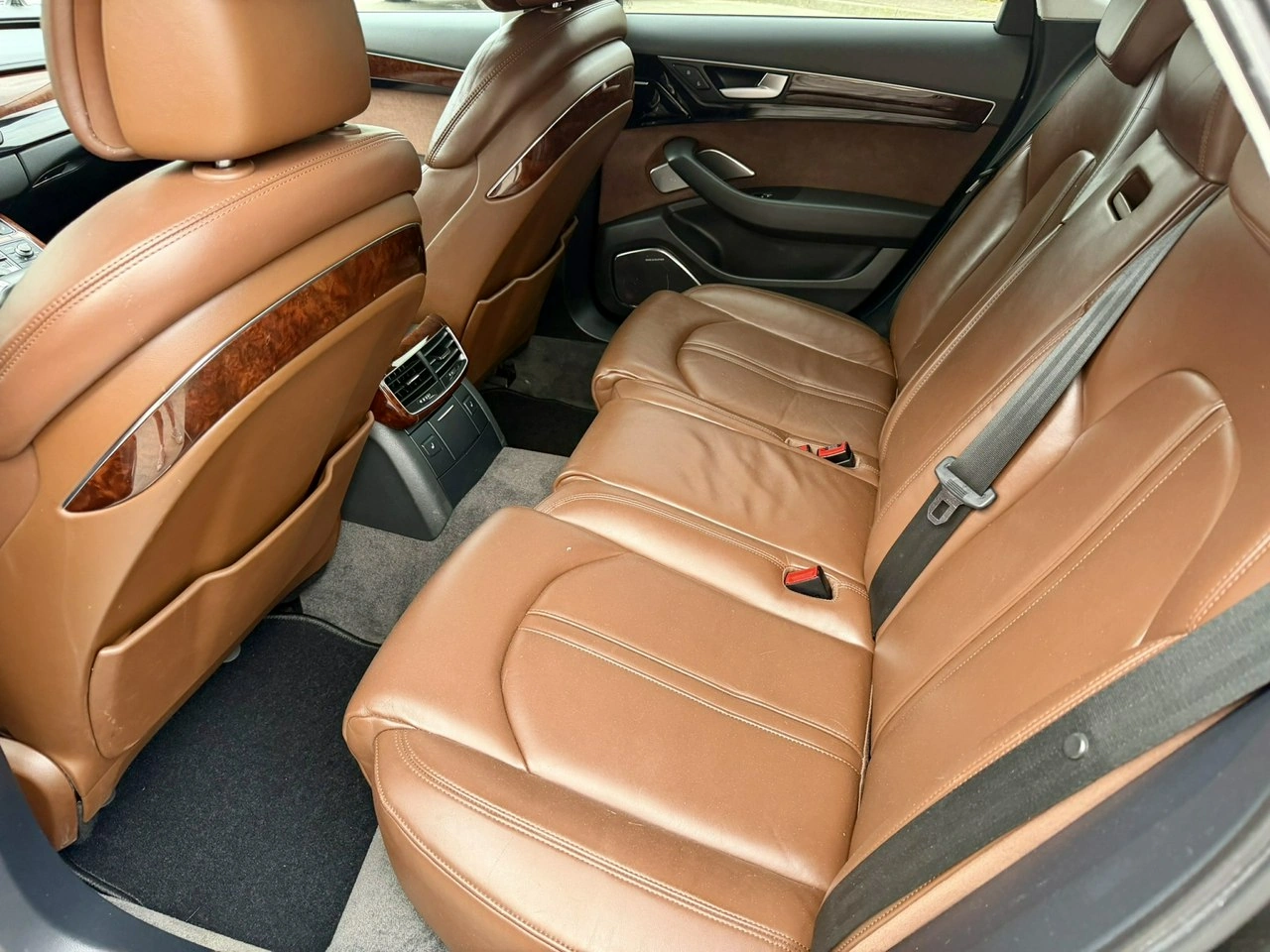 Audi A8 - Zdjęcie 6