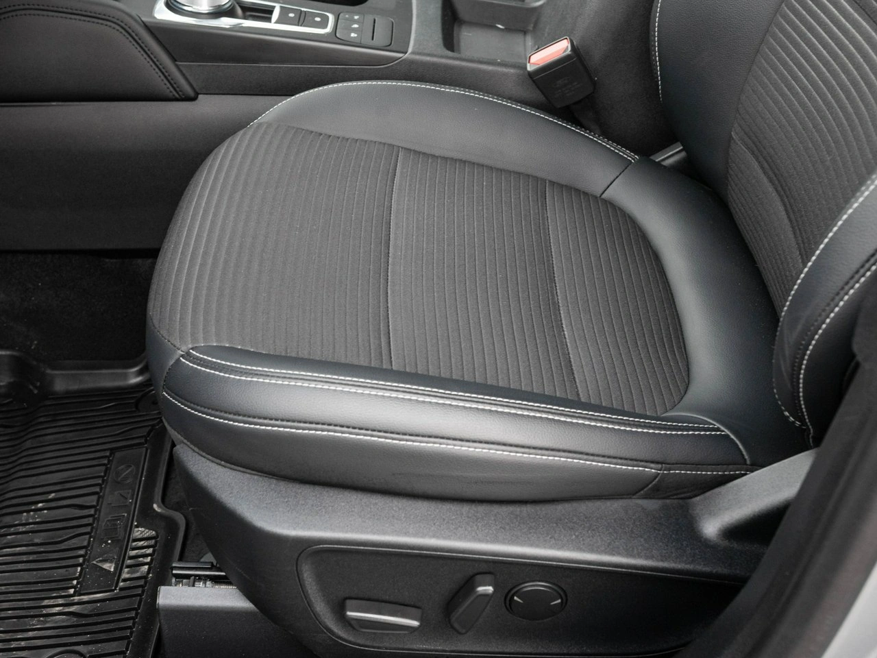 Ford Kuga - Zdjęcie 9