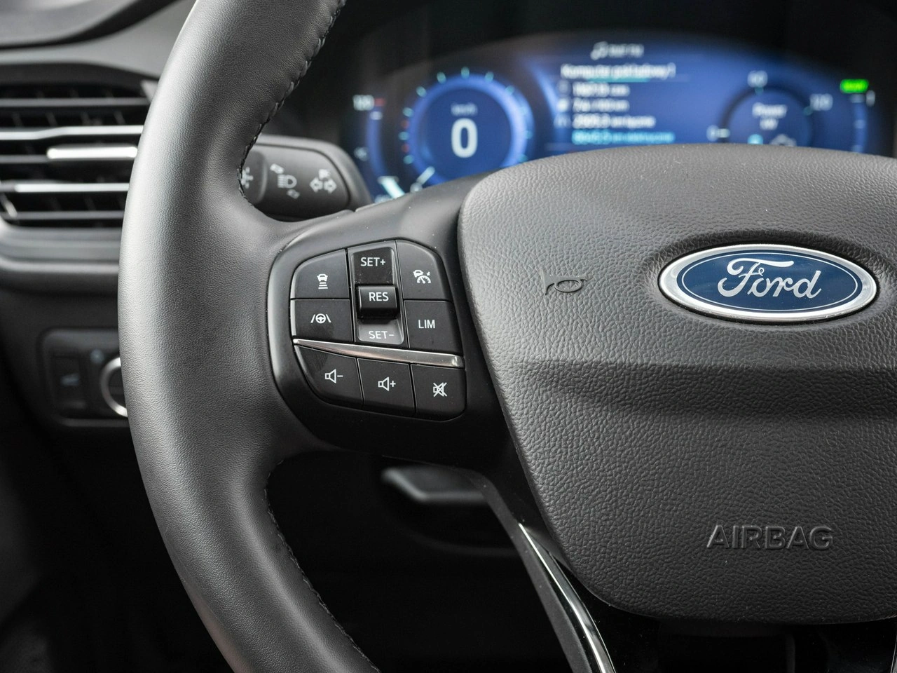 Ford Kuga - Zdjęcie 12