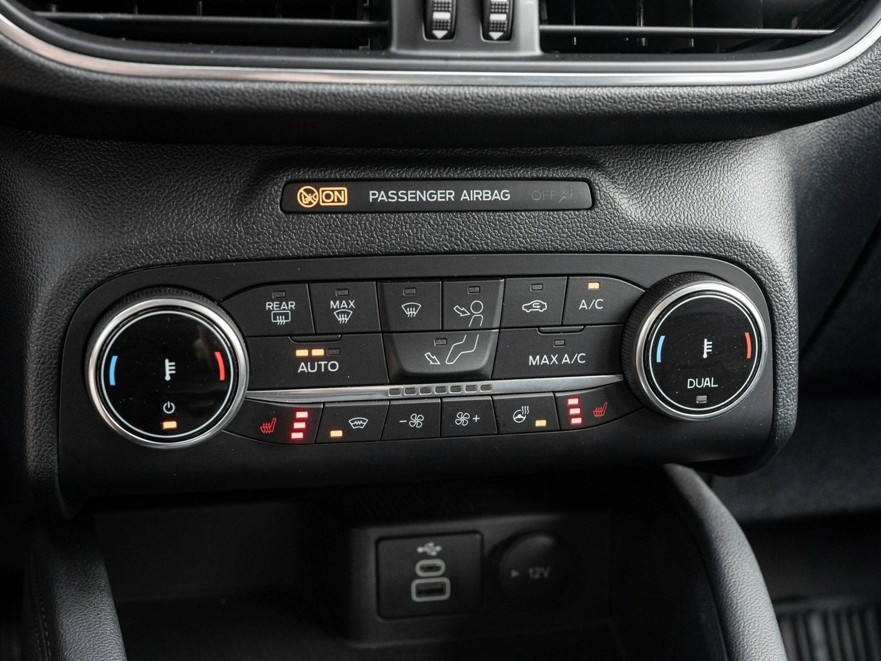 Ford Kuga - Zdjęcie 15