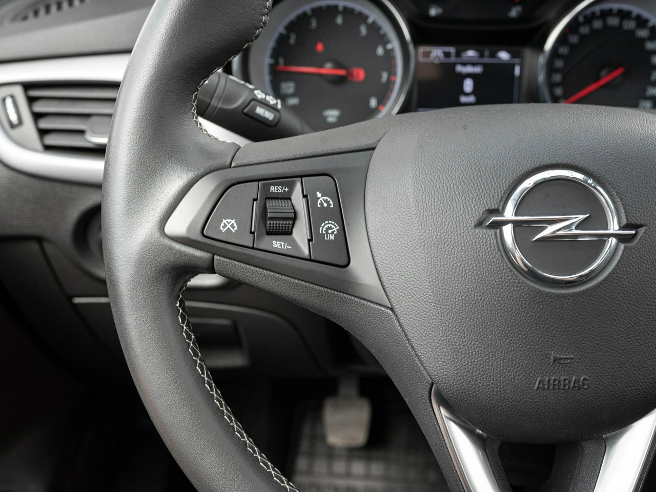Opel Astra - Zdjęcie 12