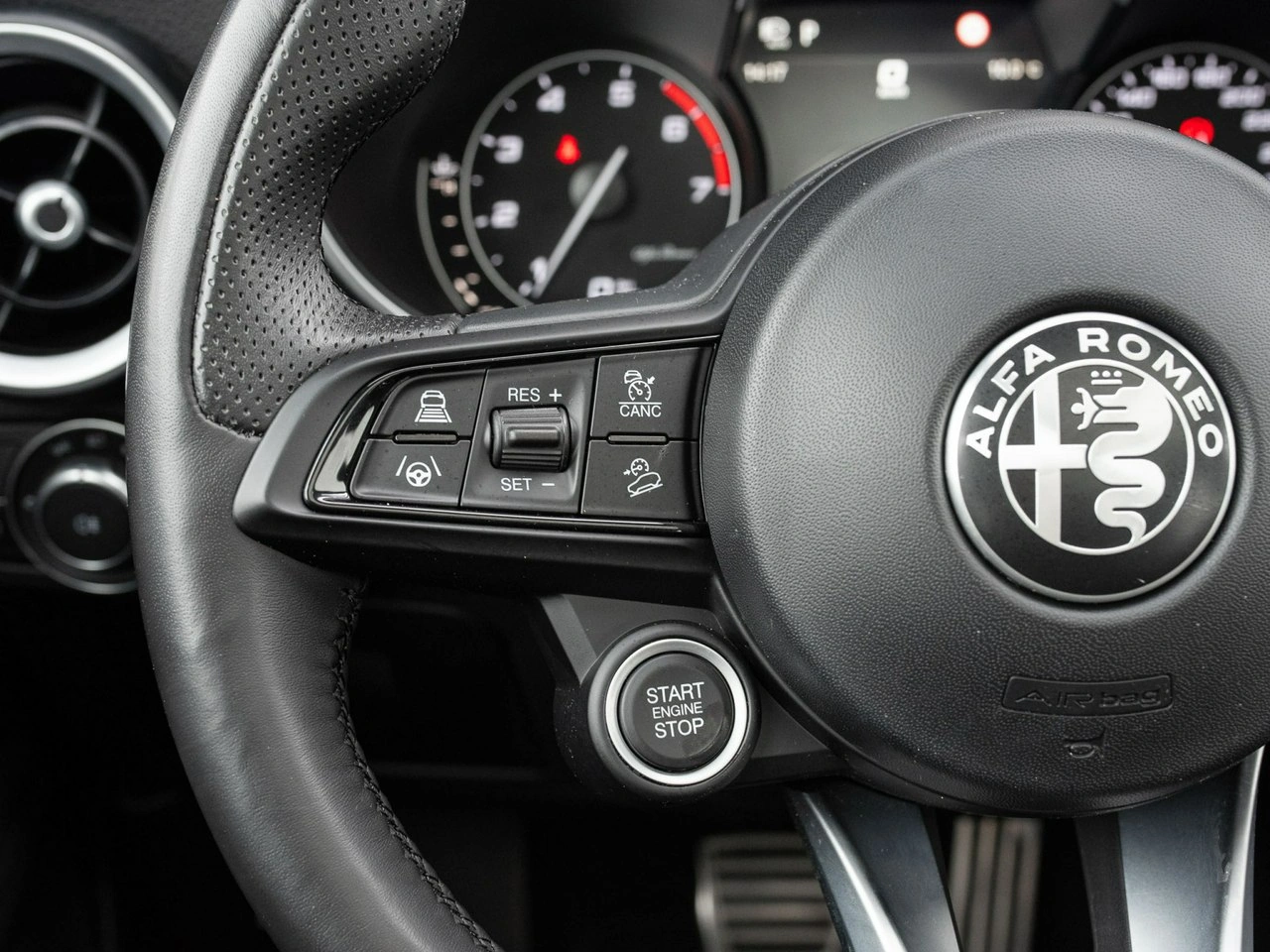 Alfa Romeo Stelvio - Zdjęcie 13
