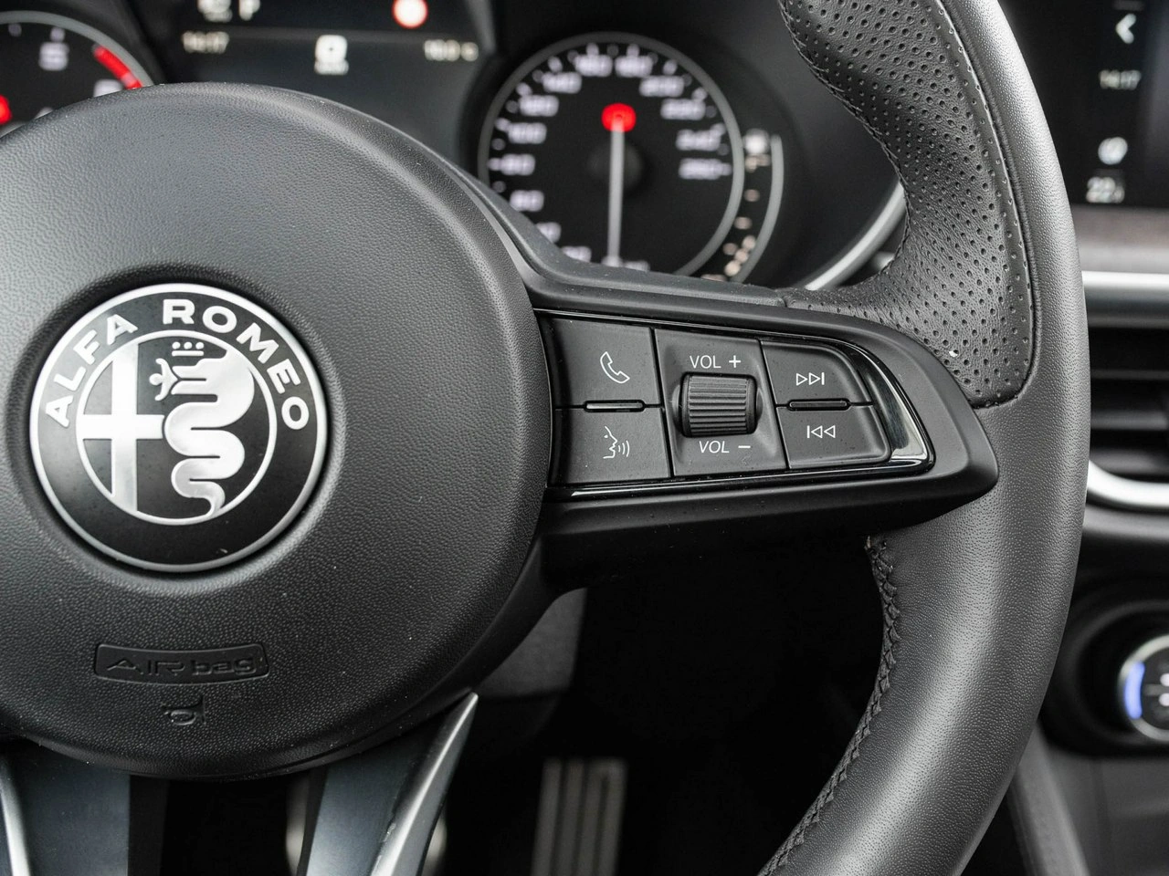 Alfa Romeo Stelvio - Zdjęcie 14