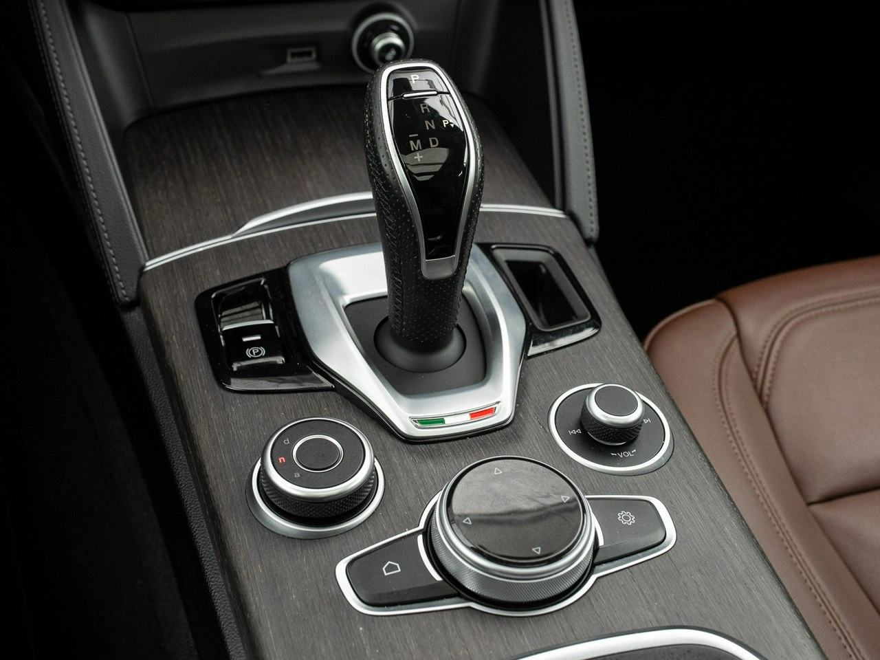 Alfa Romeo Stelvio - Zdjęcie 15