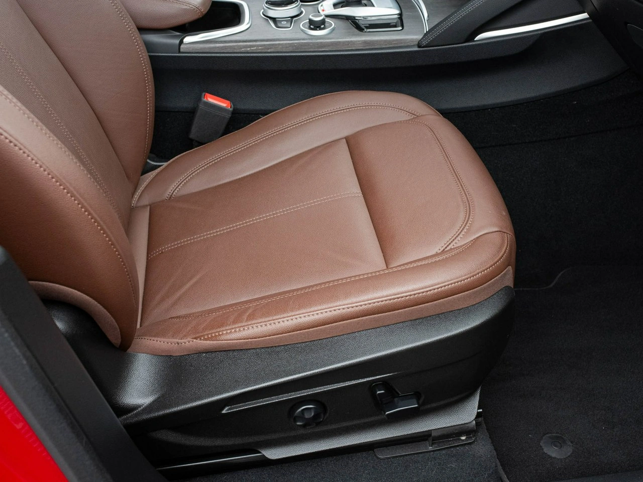 Alfa Romeo Stelvio - Zdjęcie 31