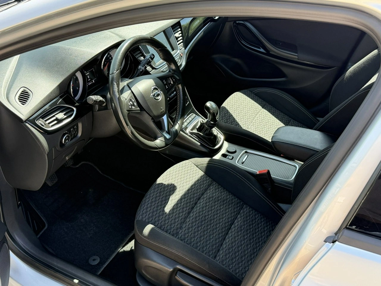 Opel Astra - Zdjęcie 9