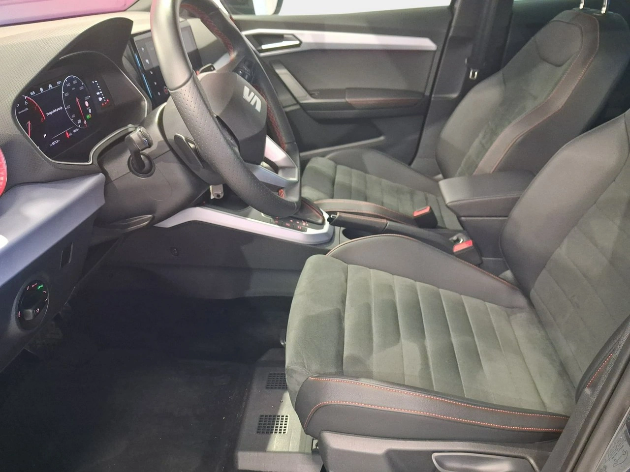 Seat Arona - Zdjęcie 12