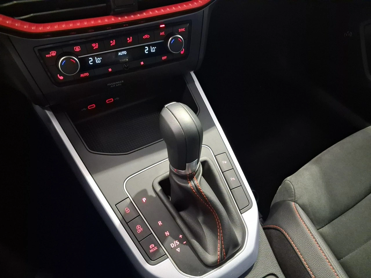 Seat Arona - Zdjęcie 30