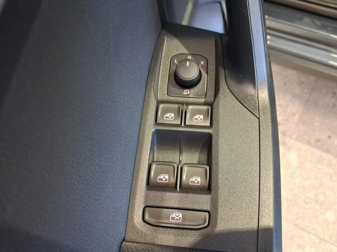 Seat Arona - Zdjęcie 31