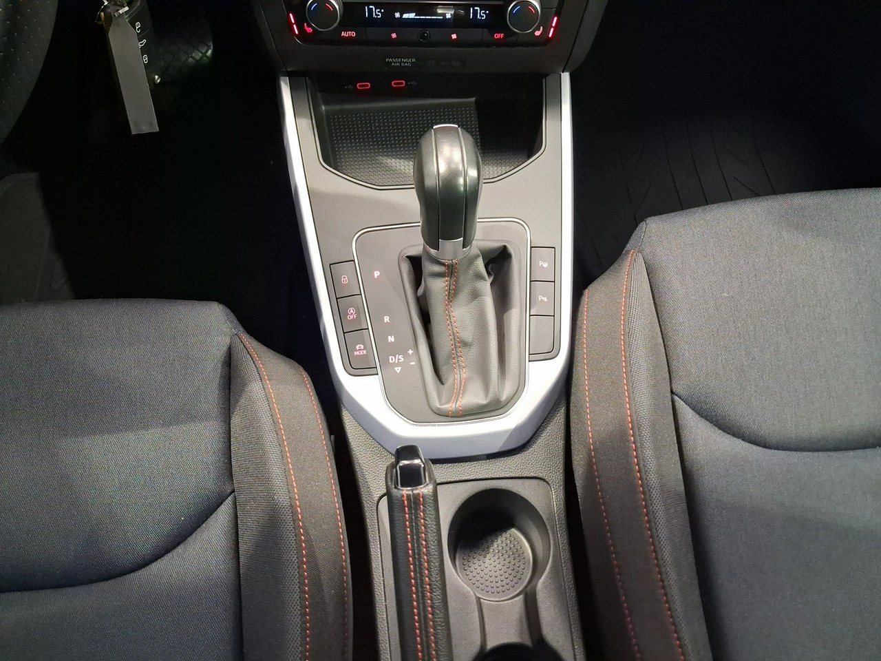 Seat Arona - Zdjęcie 18