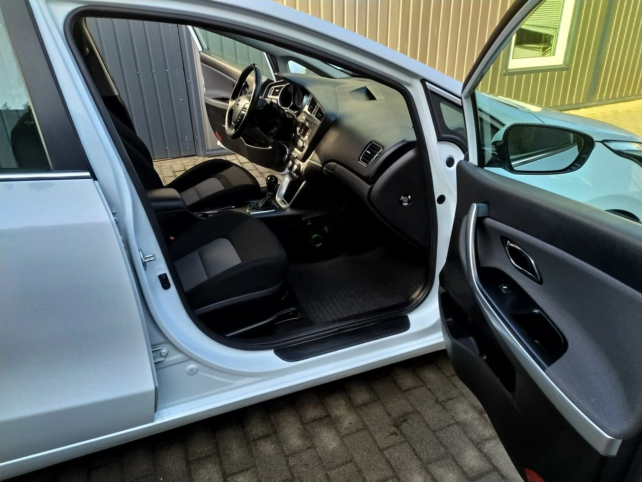Kia Ceed - Zdjęcie 24