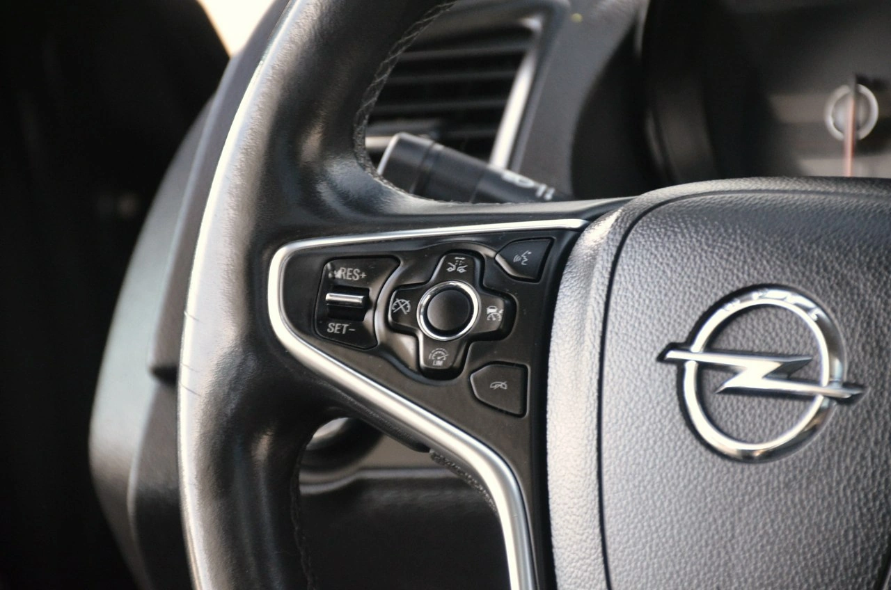 Opel Insignia Sports Tourer - Zdjęcie 22
