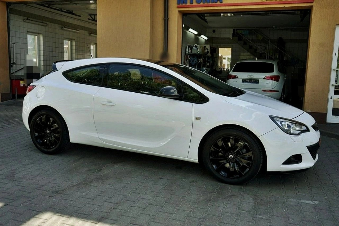 Opel Astra GTC - Zdjęcie 13