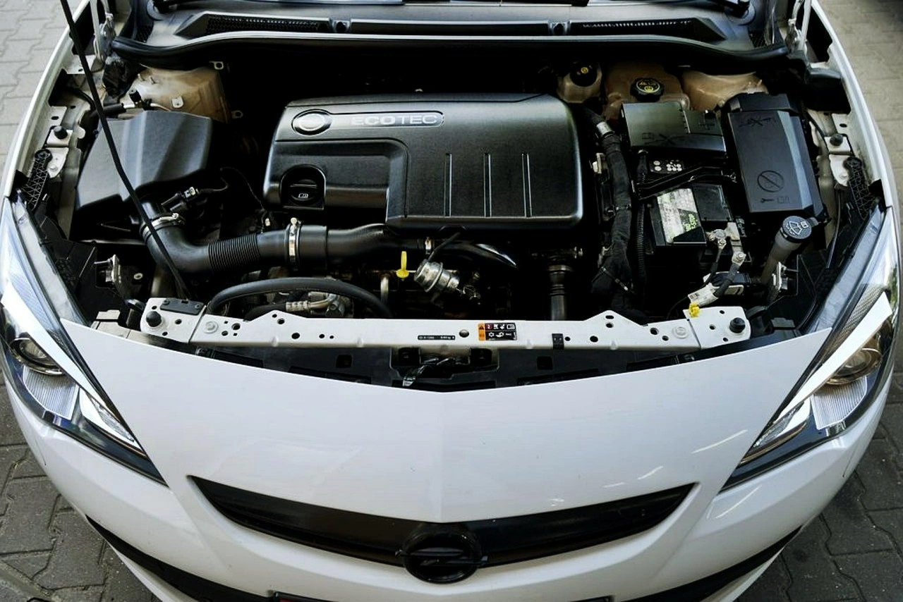 Opel Astra GTC - Zdjęcie 15