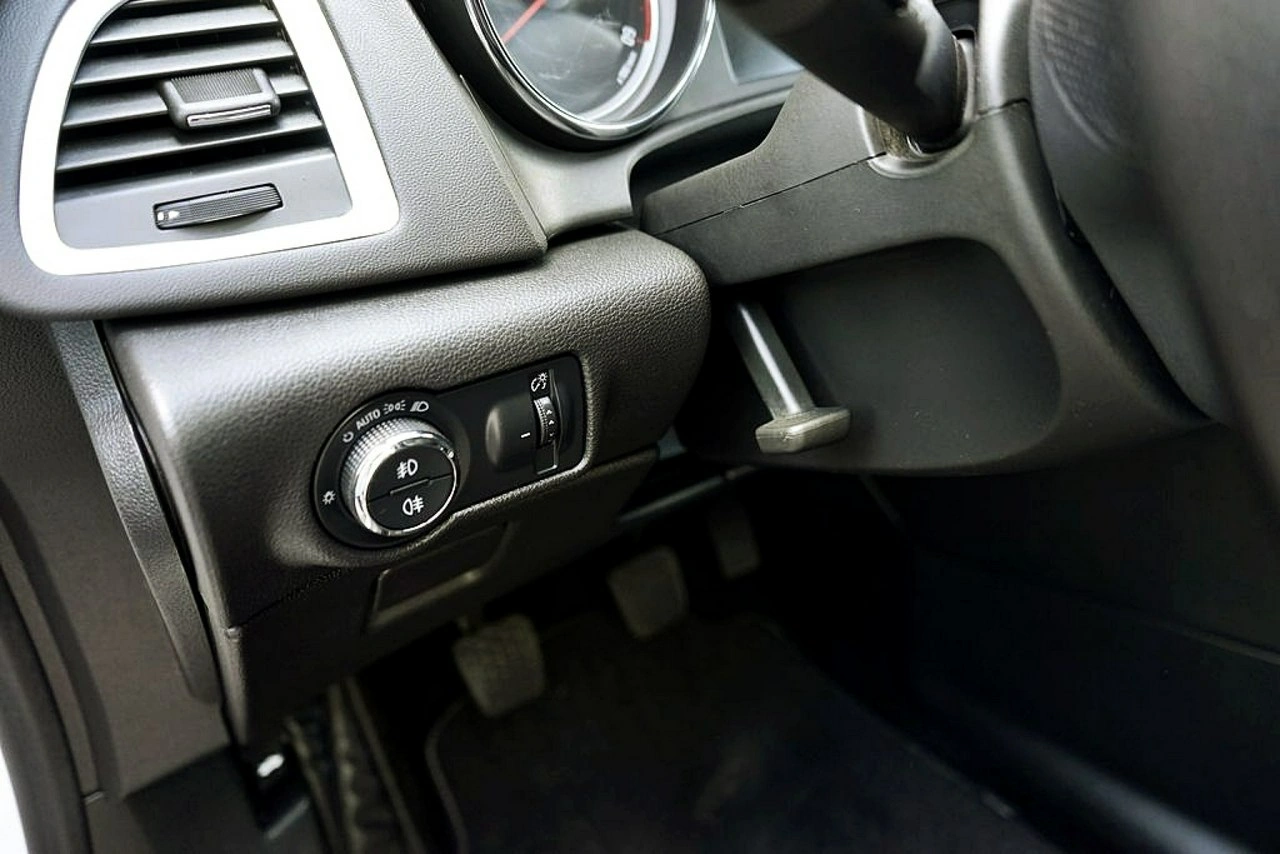 Opel Astra GTC - Zdjęcie 23
