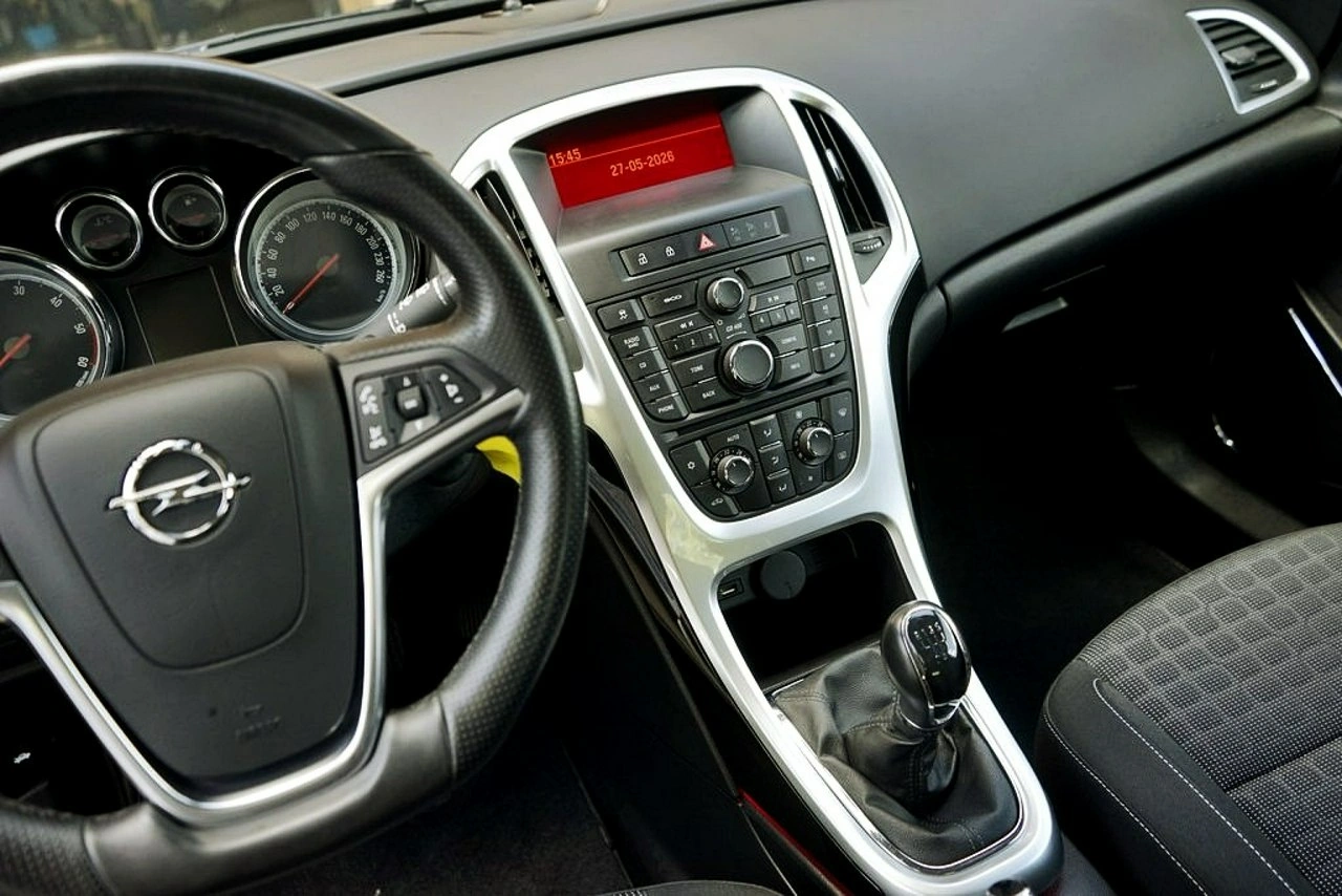 Opel Astra GTC - Zdjęcie 25