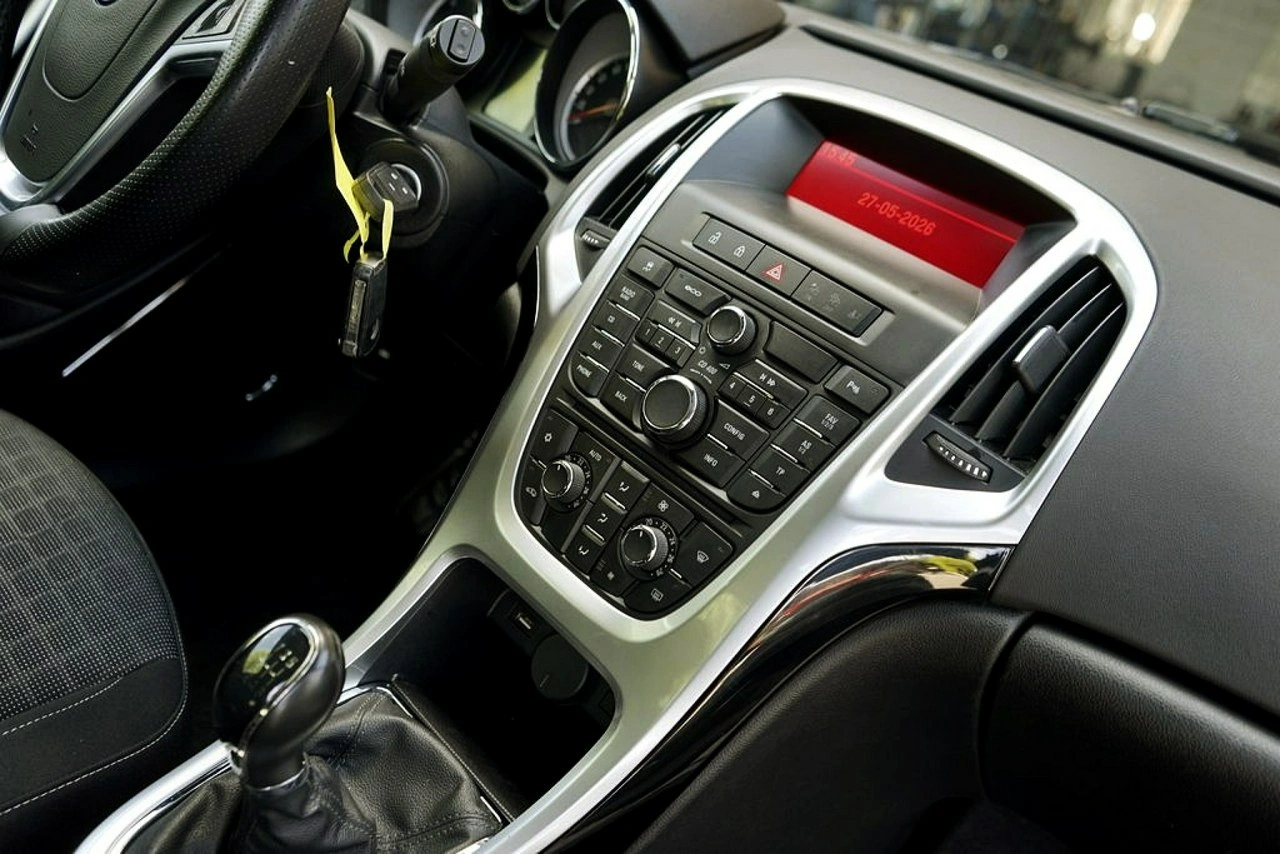 Opel Astra GTC - Zdjęcie 27