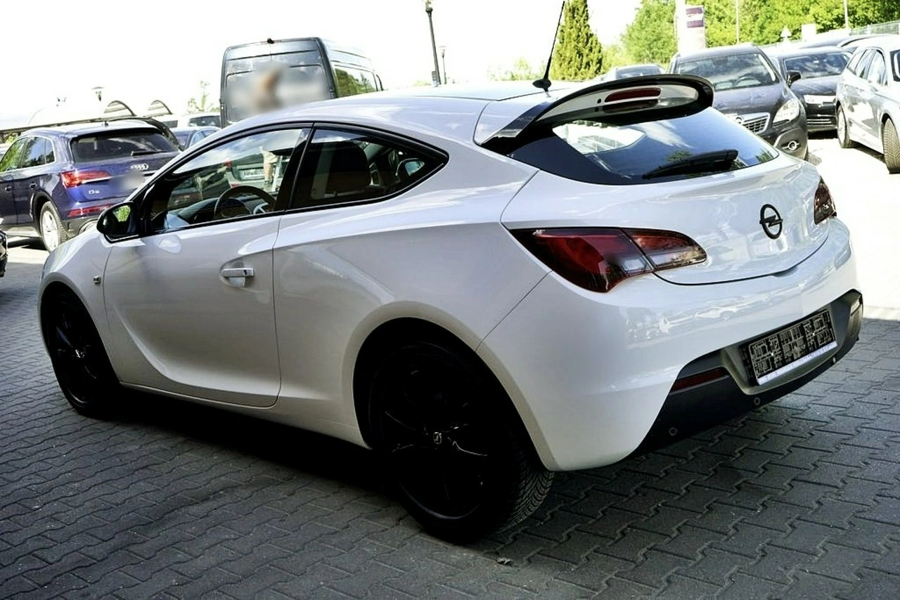 Opel Astra GTC - Zdjęcie 2