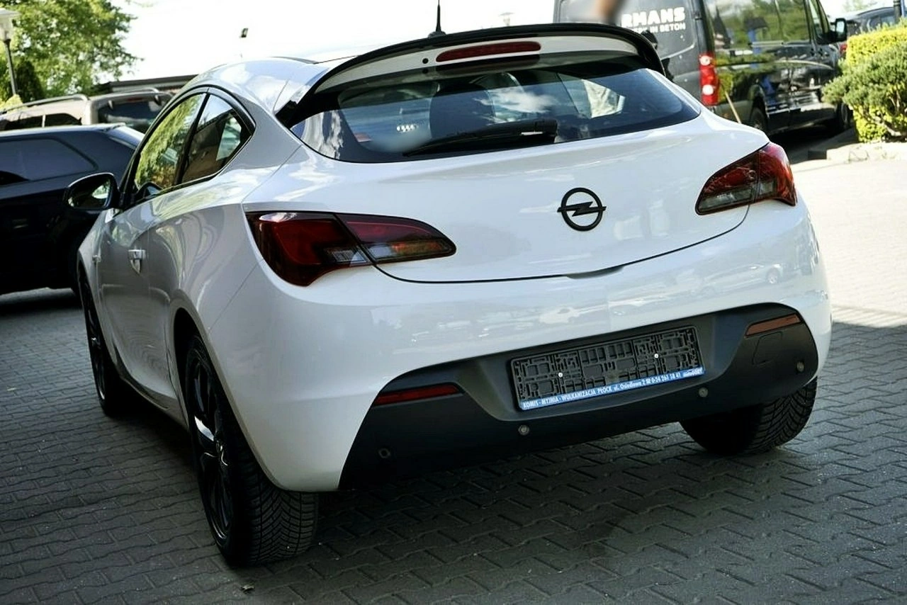 Opel Astra GTC - Zdjęcie 3
