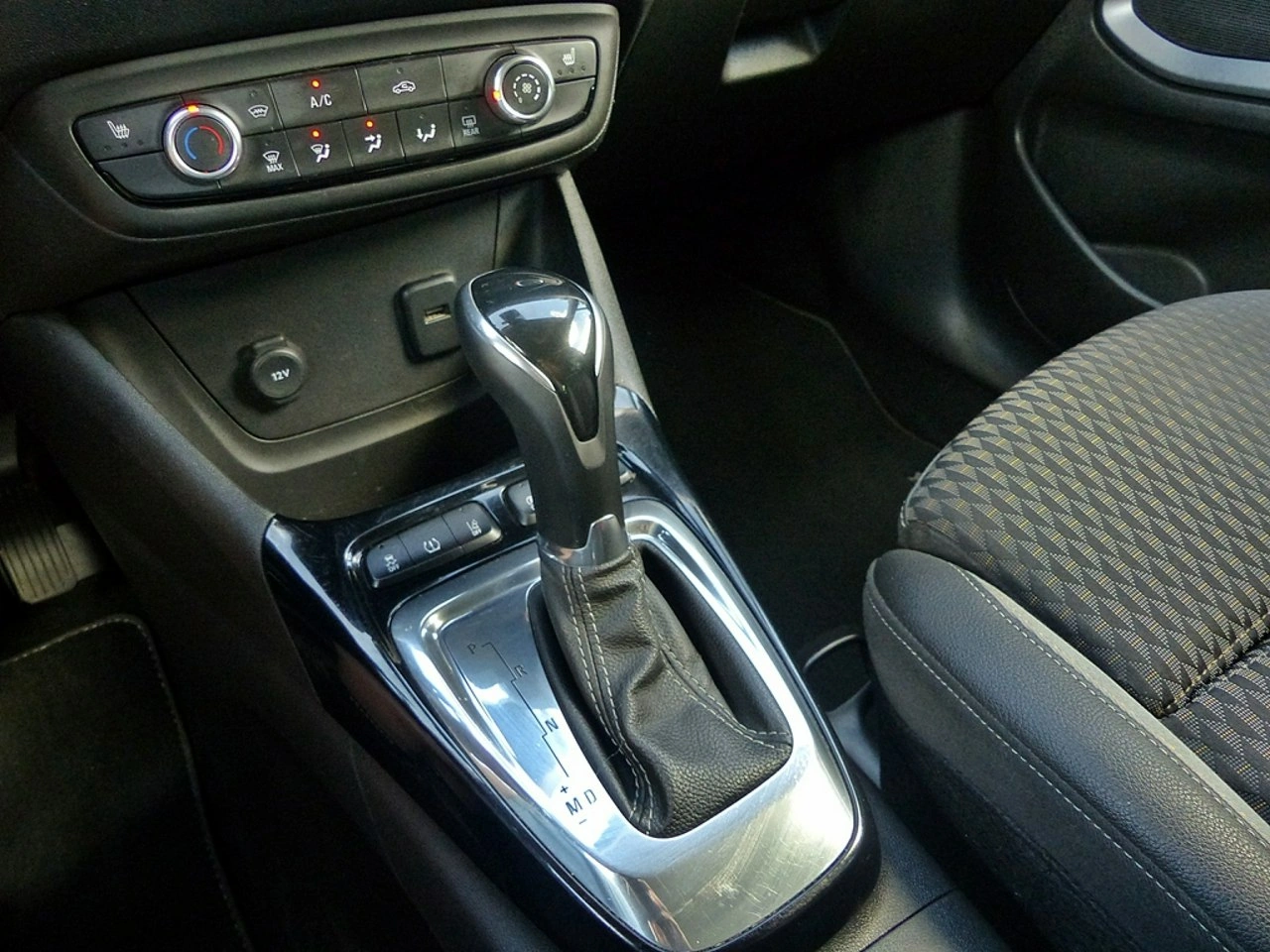 Opel Crossland X - Zdjęcie 33