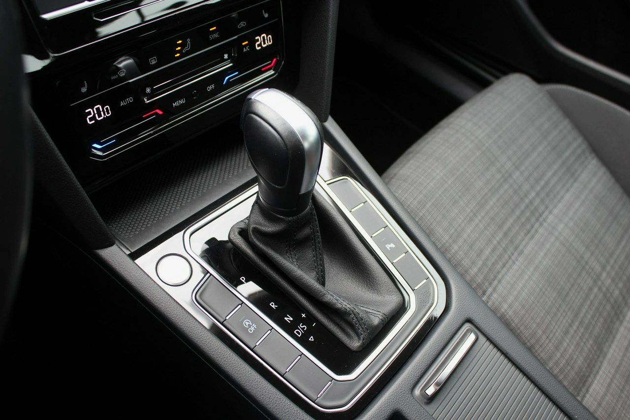 Volkswagen Passat - Zdjęcie 16