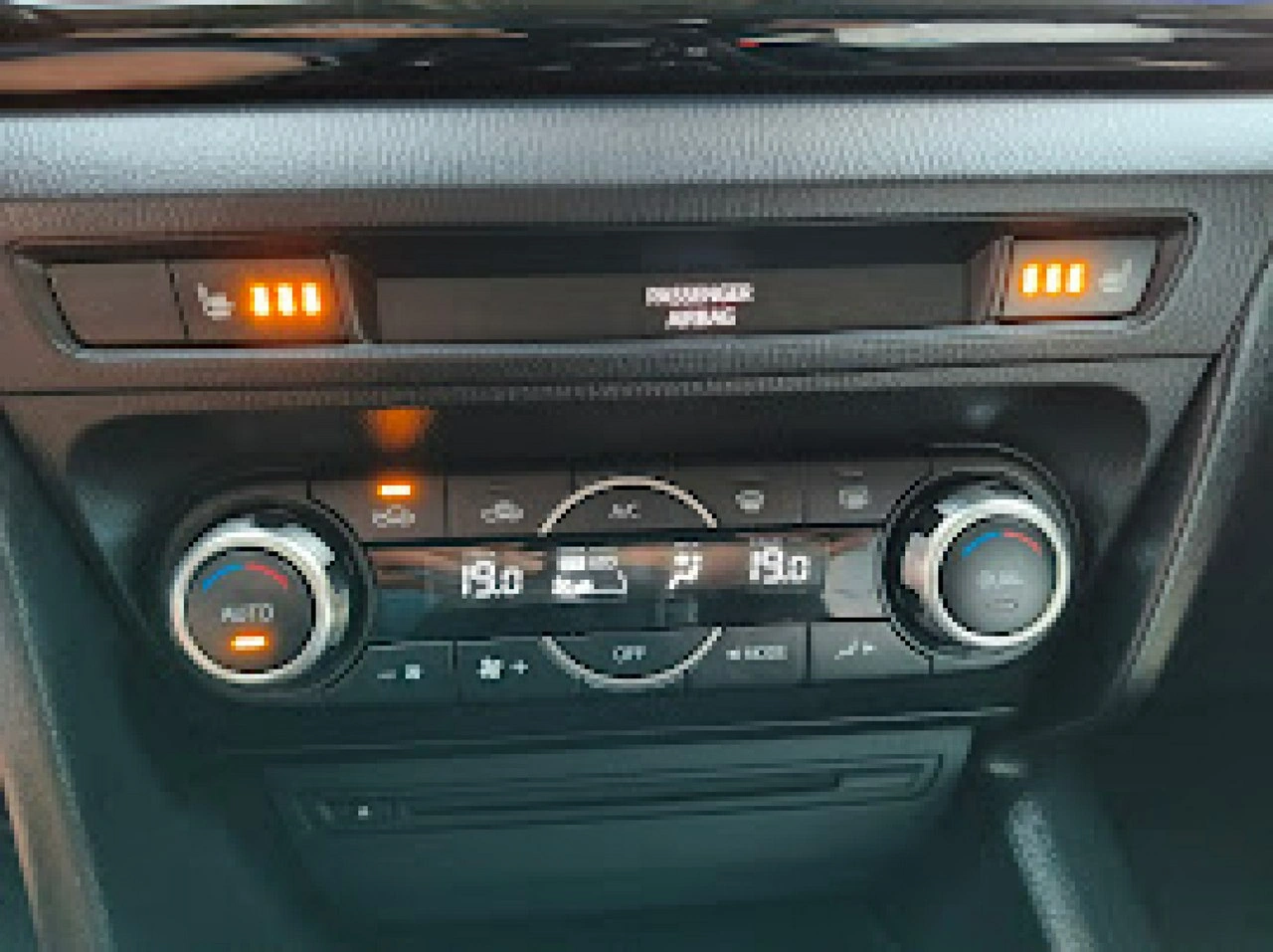Mazda 3 - Zdjęcie 24