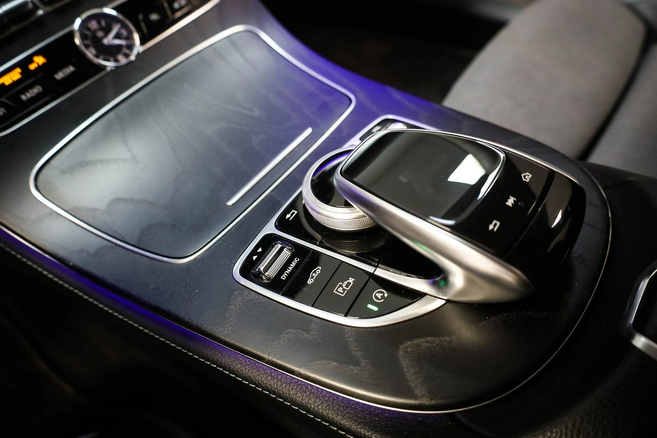 Mercedes E 220 - Zdjęcie 23