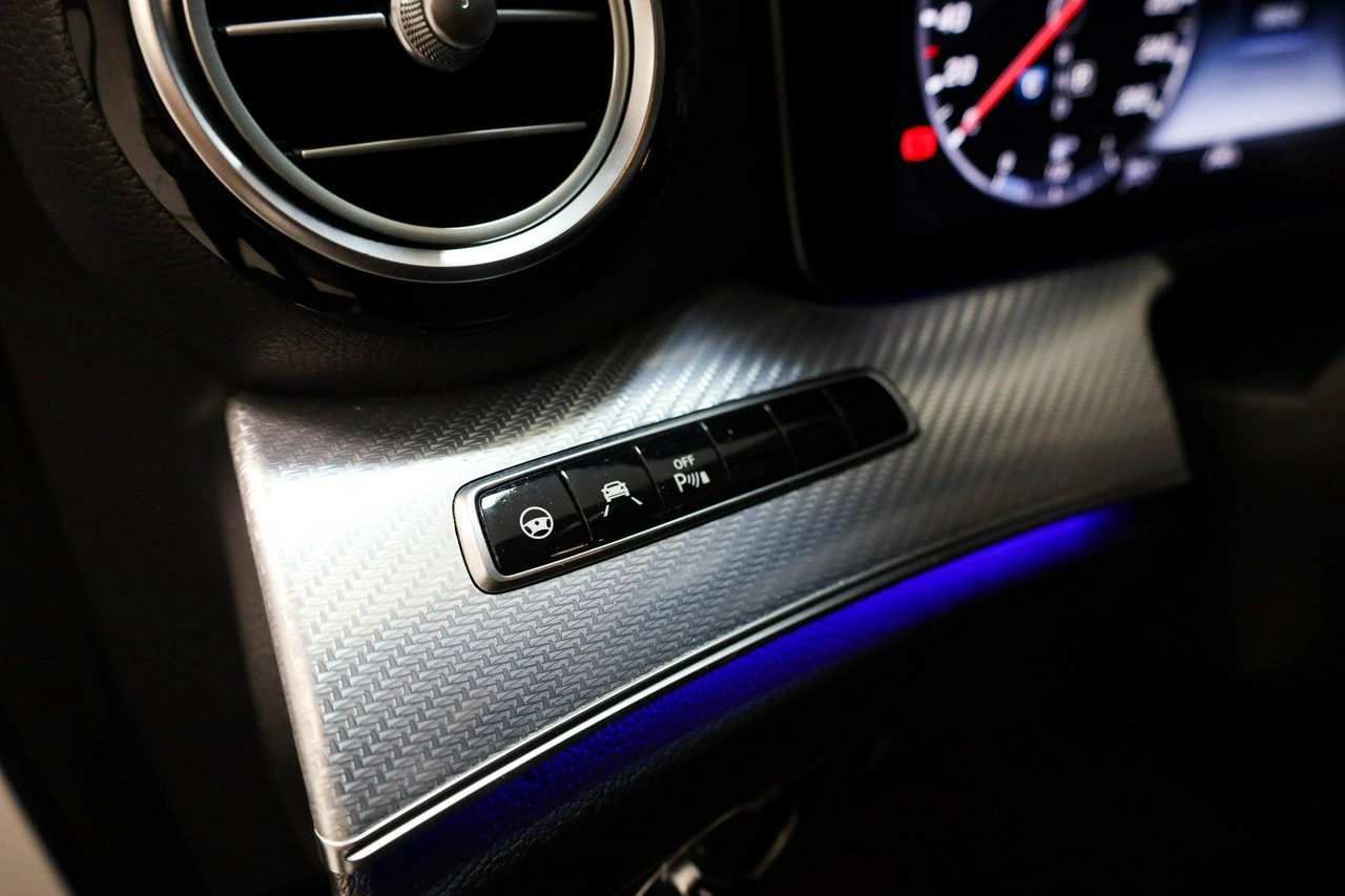 Mercedes E 220 - Zdjęcie 24