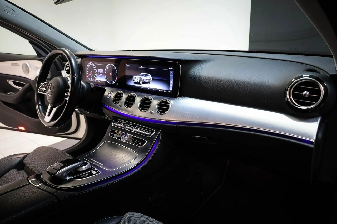 Mercedes E 220 - Zdjęcie 25