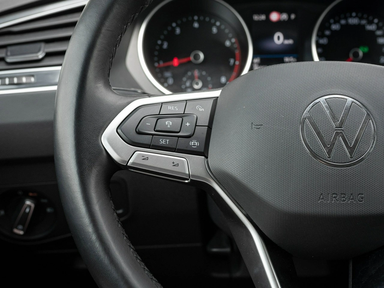 Volkswagen Tiguan - Zdjęcie 12