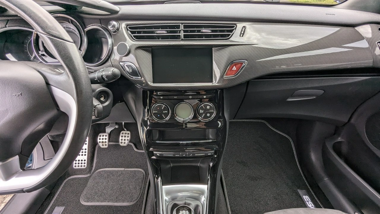 DS Automobiles DS 3 - Zdjęcie 23