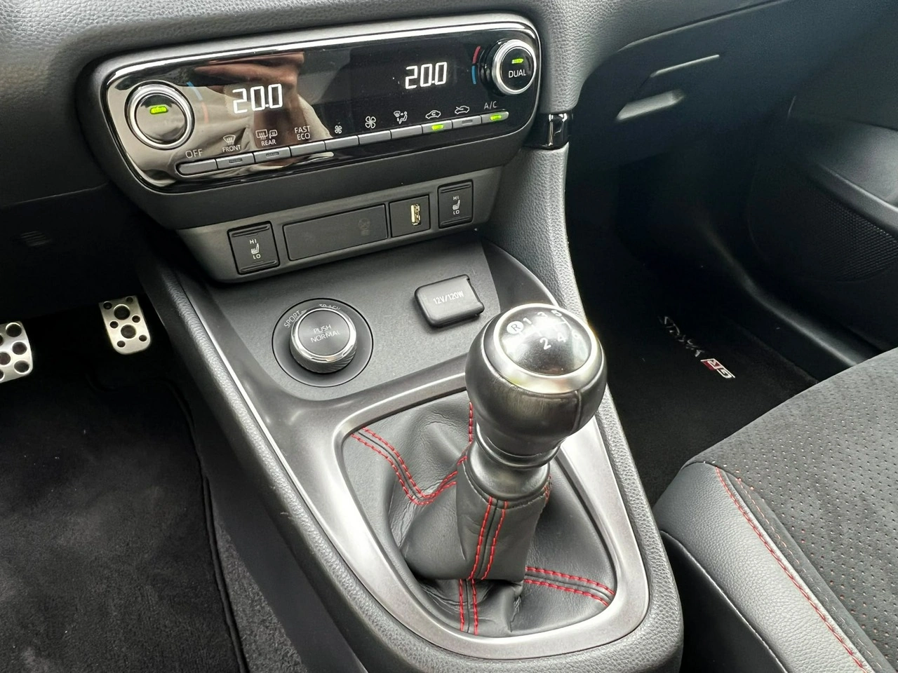 Toyota Yaris - Zdjęcie 10