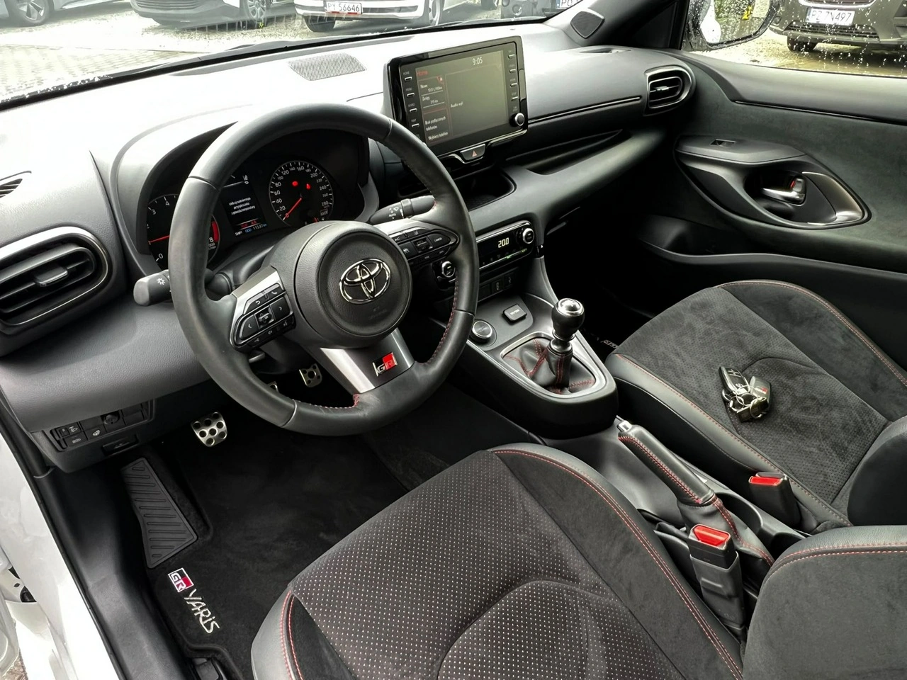 Toyota Yaris - Zdjęcie 13