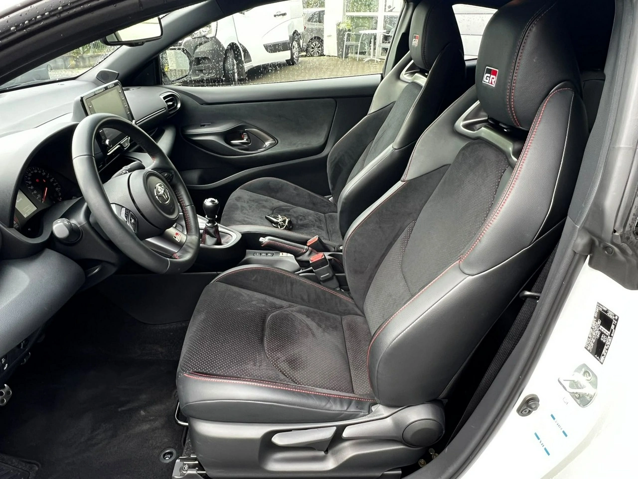 Toyota Yaris - Zdjęcie 14