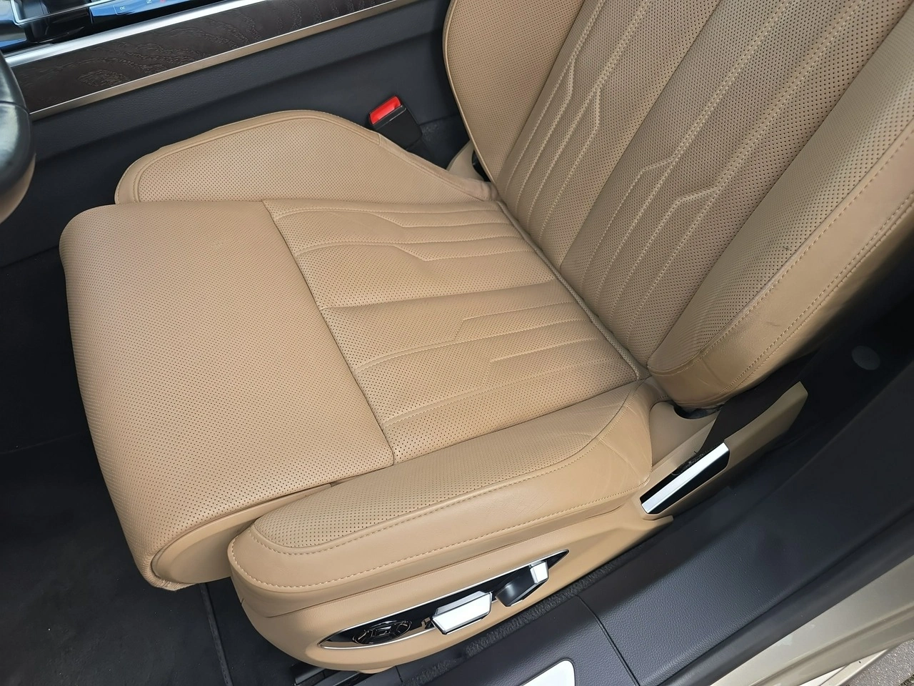 Audi A8 - Zdjęcie 11