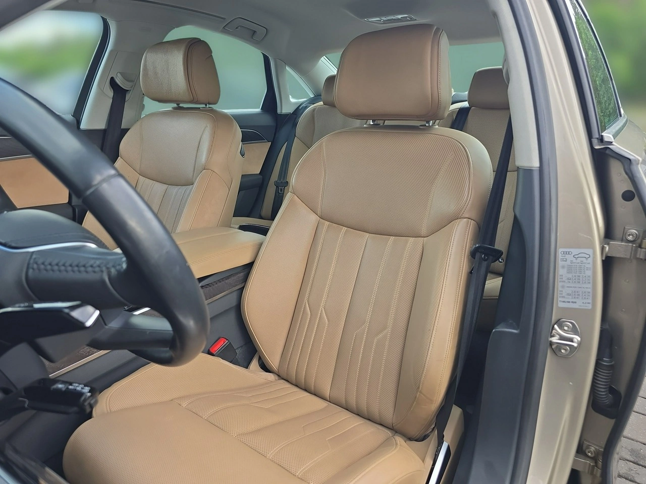 Audi A8 - Zdjęcie 17