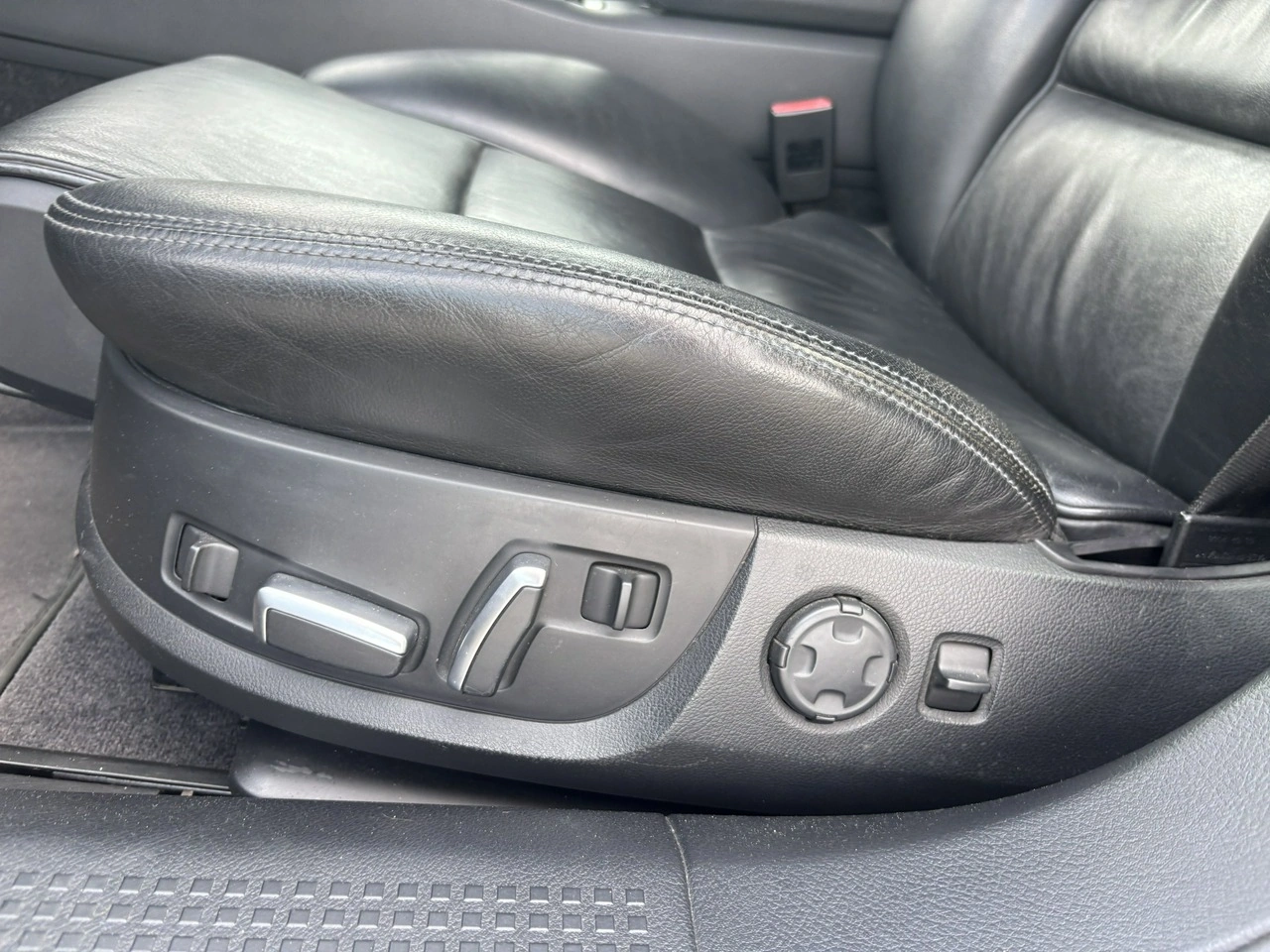 Audi A8 - Zdjęcie 18